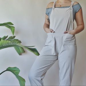 Lightweight overalls with pockets